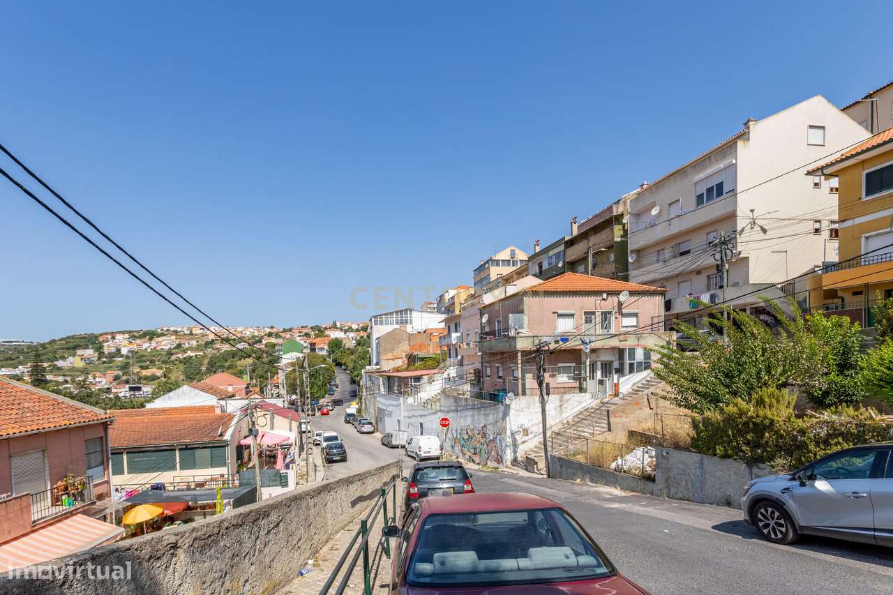 Prédio de 4 pisos com 8 frações no Catujal para investimento. - Grande imagem: 5/10