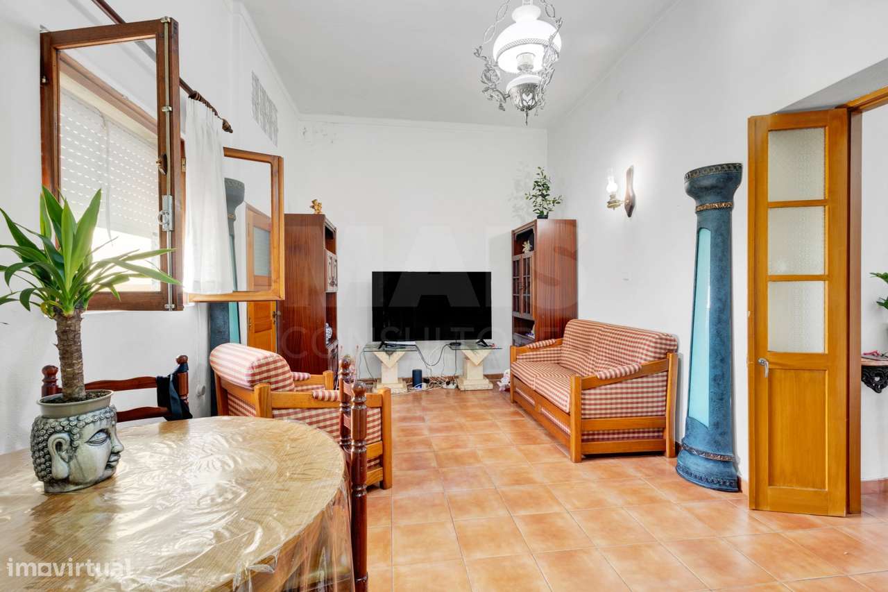 Moradia com dois andares independentes no centro de Quarteira - Grande imagem: 5/35