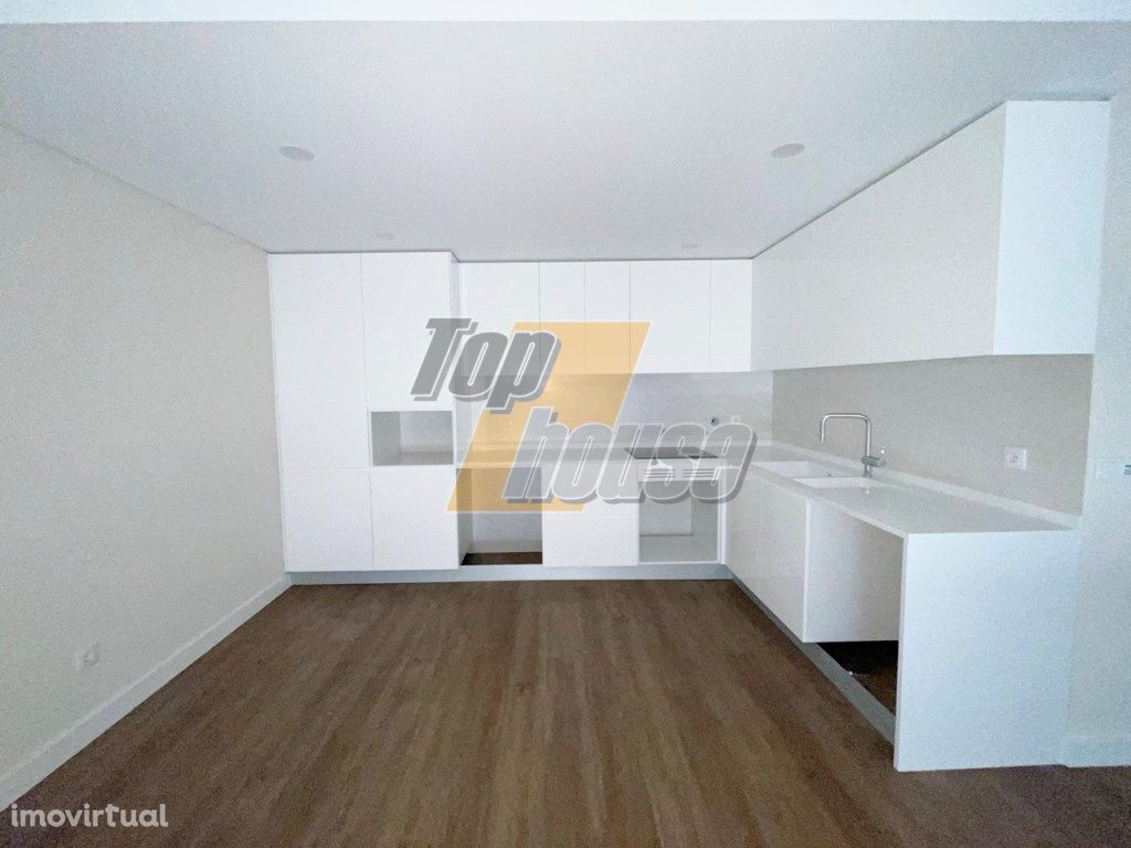 Apartamento T2 novo com parqueamento - Costa de Caparica