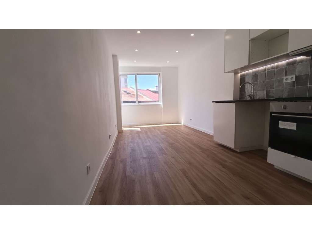 Apartamento T3 REMODELADO | Centro do Cacém-7
