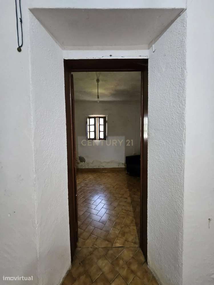 Moradia T2 + 1 com Quintal, Garagem e Anexo Sabugueiro, Arraiolos-10