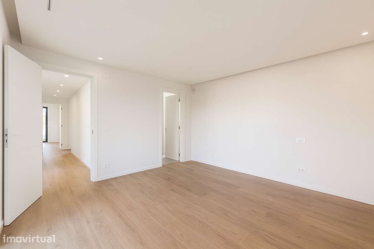 PARA VENDA: Moradia T4 Isolada com Jardim e Piscina na Aldeia de Juzo,-20