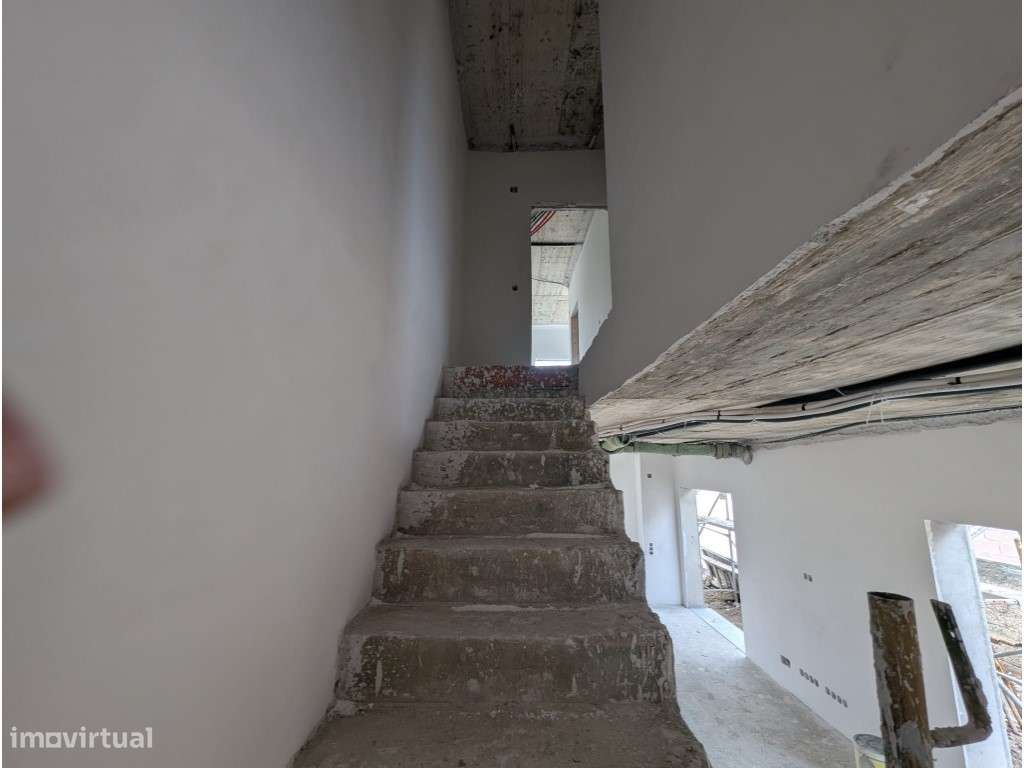 Conforto e Qualidade de Vida numa Moradia T3 nos Redondos Fernão Ferro-11