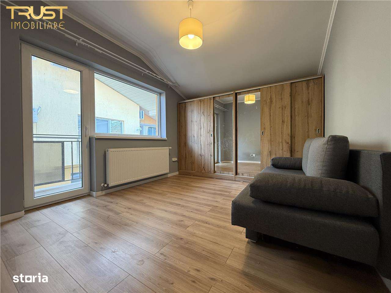 Duplex cu 4 camere l Sub Cetate l 165 MP Curte-2