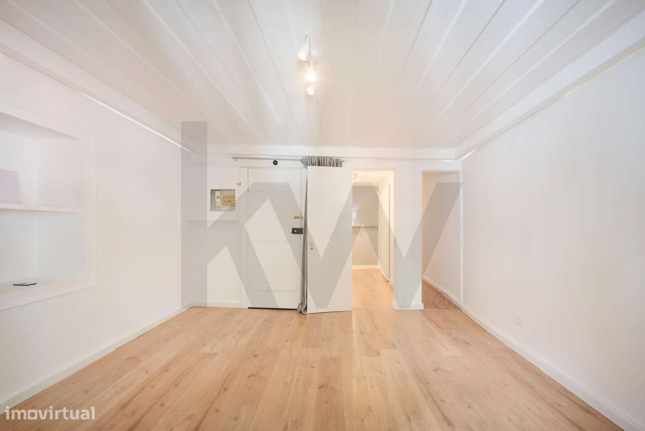 APARTAMENTO RENOVADO T1+1 JUNTO AO CASTELO SÃO JORGE-10