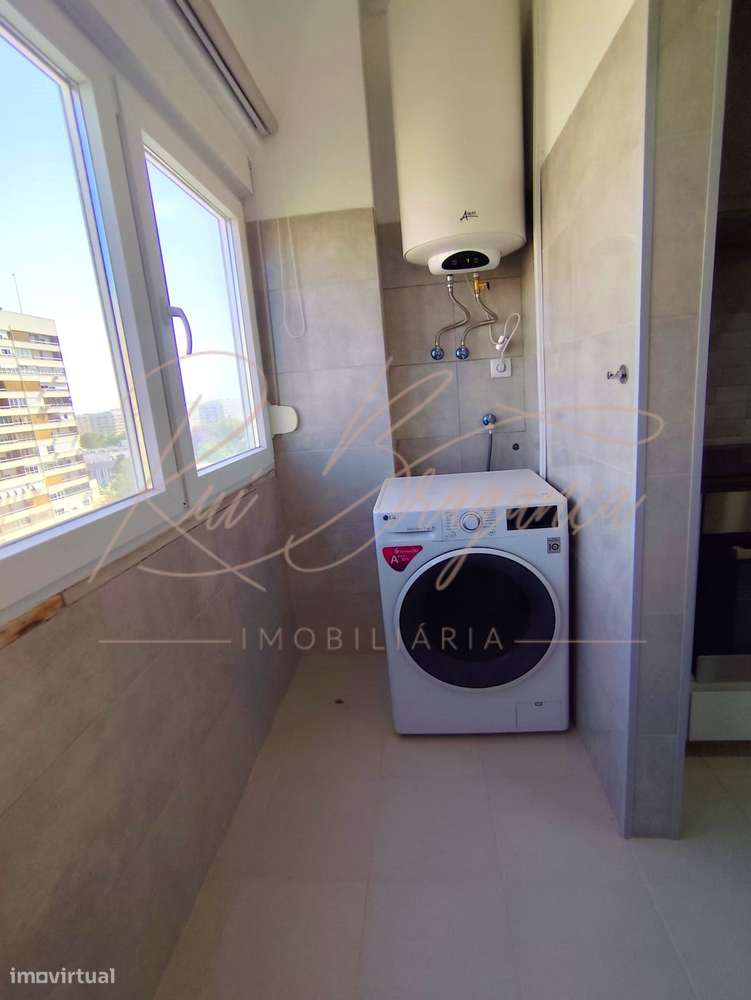 Apartamento T3 na Portela Totalmente Renovado-3