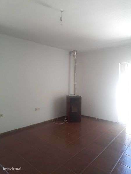 Moradia T3 equipada e bem situada - Grande imagem: 4/8