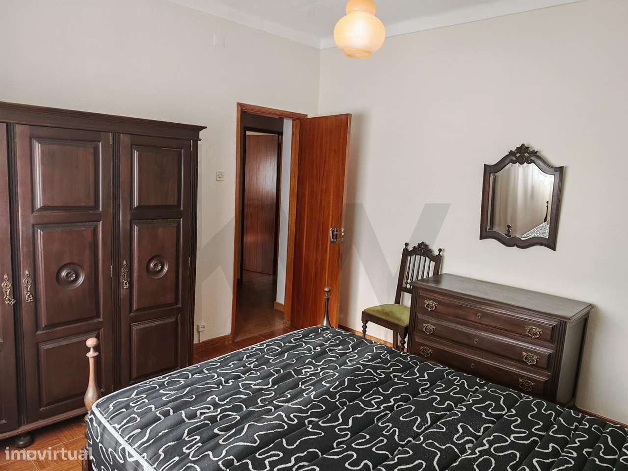 Moradia T3 no Tramagal, numa prestigiada localização da vila-10