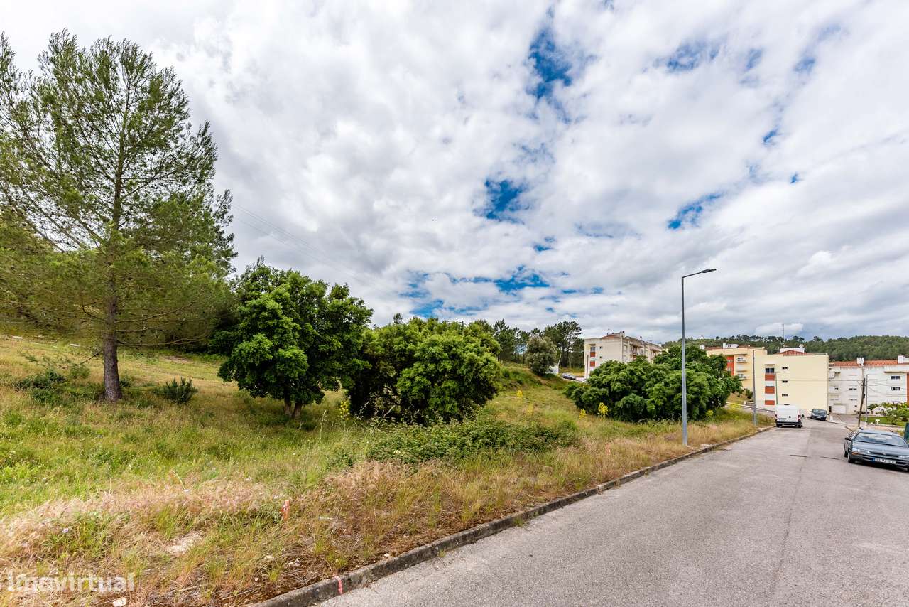 TERRENO URBANO PARA CONSTRUÇÃO | OTA - ALENQUER | 195m²-24