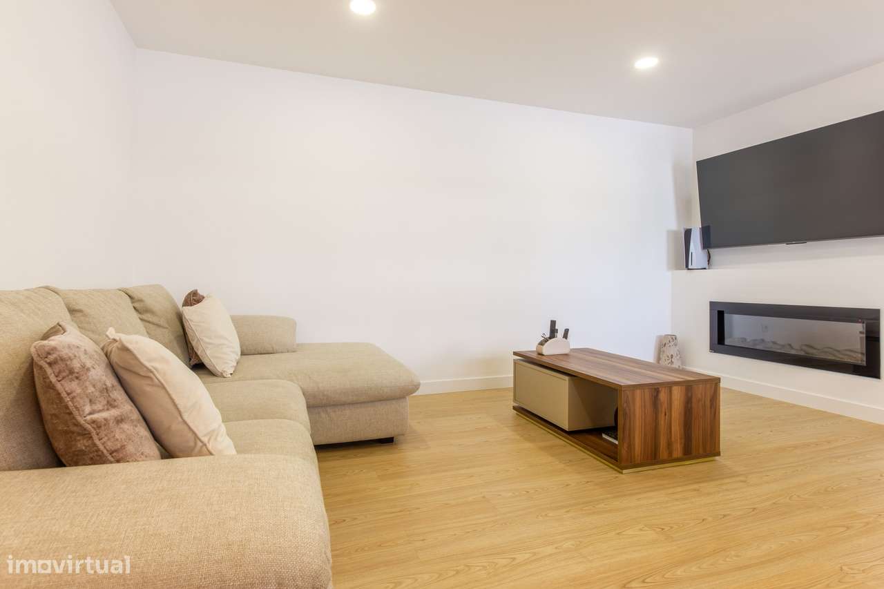 Apartamento T2 com A/C e arrecadação- Barreiro Perto da Praia e Centro-6