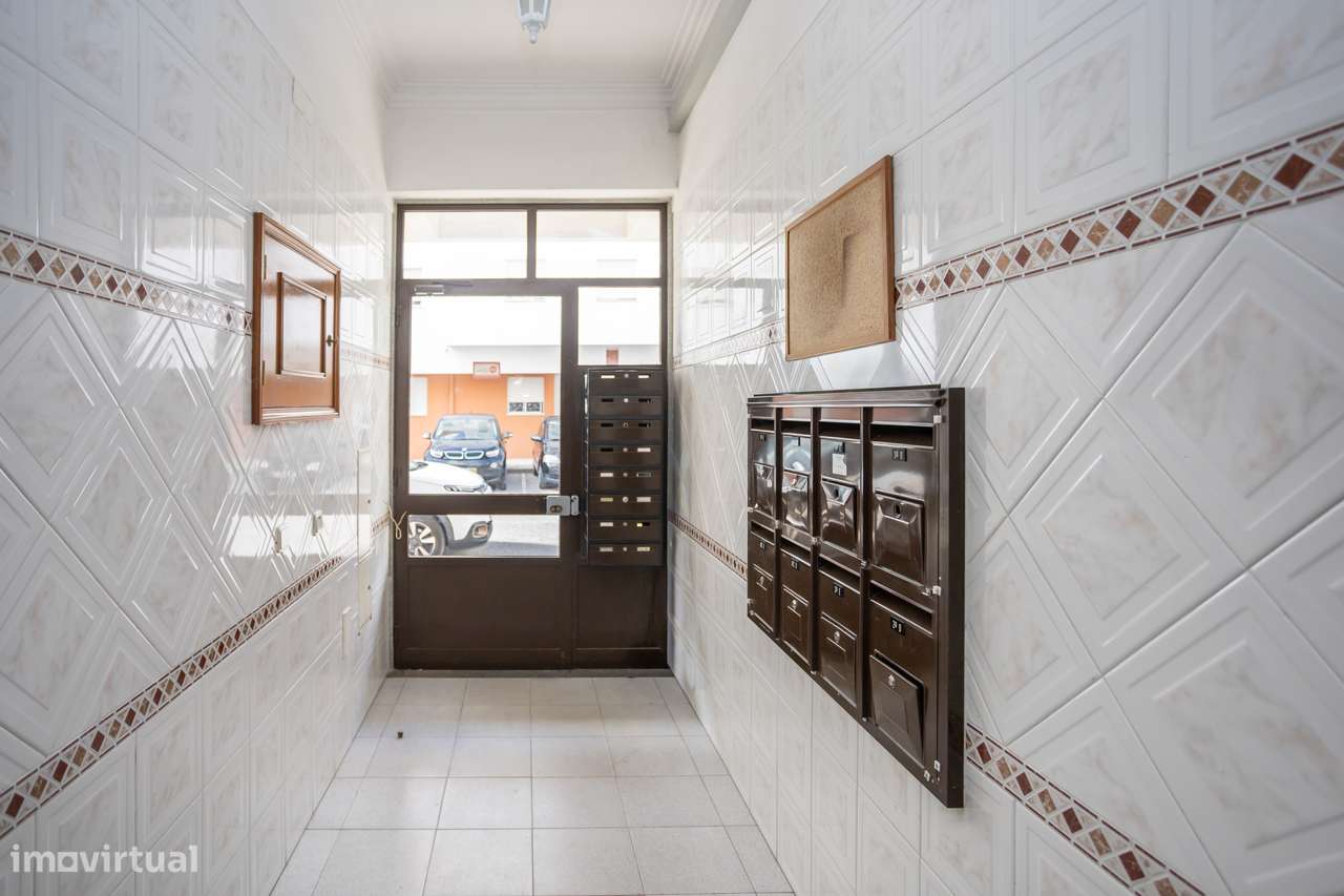 Apartamento T2 com Arrecadação-17