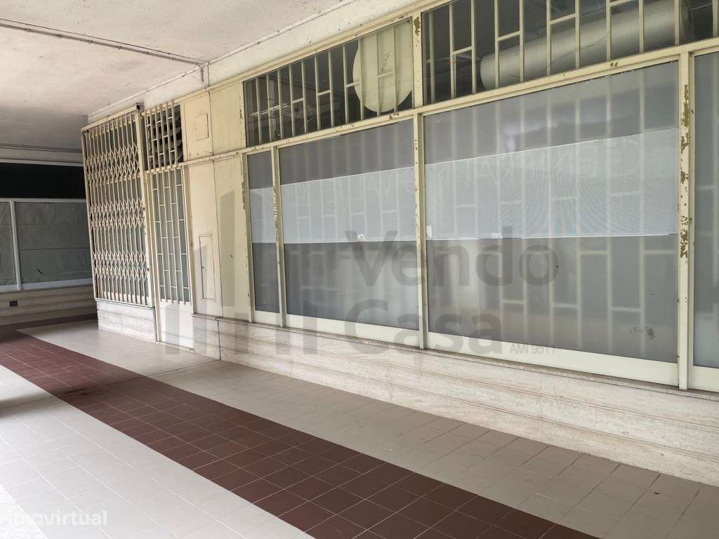 Vende-se Loja Comercial - Braga-5