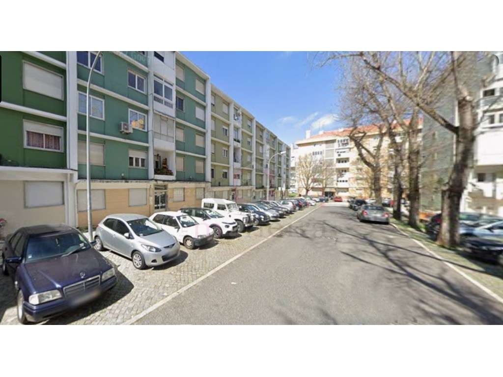 Apartamento T2 R/C em Benfica!-0