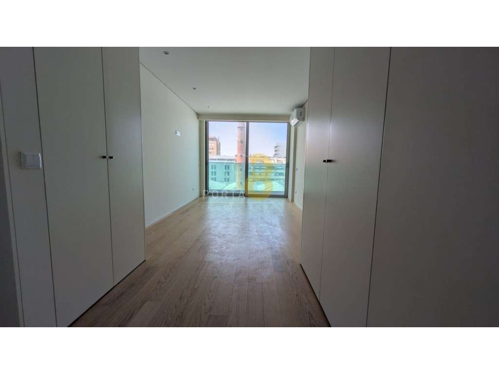 T2 Exclusivo com Terraço de 80 m² | 2 Suites | Piscina e Garagem Box-9