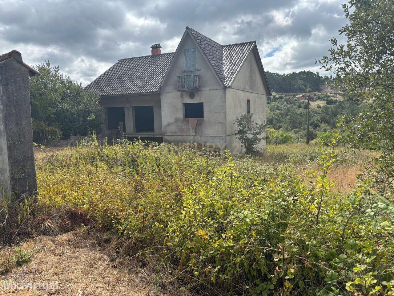 Terreno com moradia T-2 inacabada, em Murzeleira, Pombal  - Ao abrigo - Grande imagem: 3/22