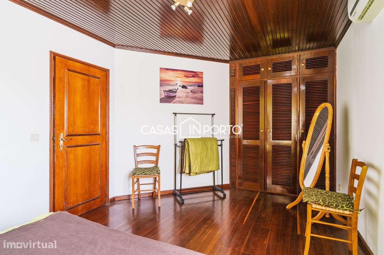 Moradia V5 - Estilo Americano com Piscina e Campo de Ténis – Entre-37