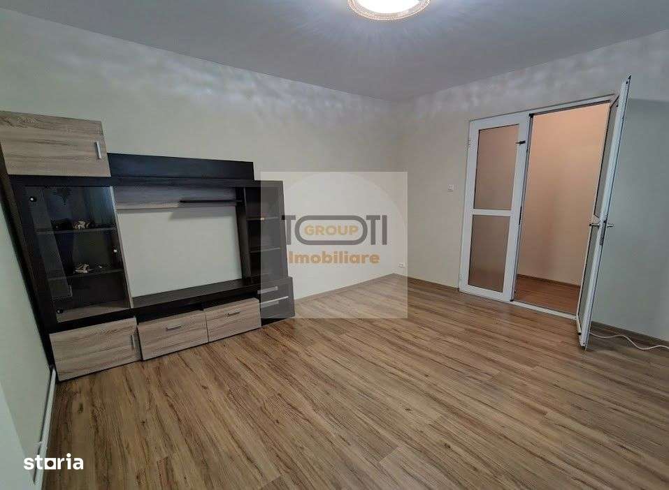 Apartament de vânzare în zona PĂCURARI, 3 camere decomandat-0