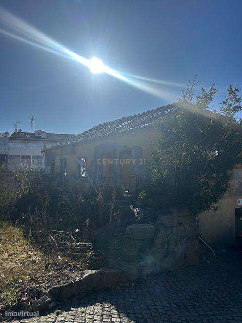 Moradia Para Renovar T3 com Projeto Aprovado | Piscina e Jardim – Rua - Grande imagem: 4/4