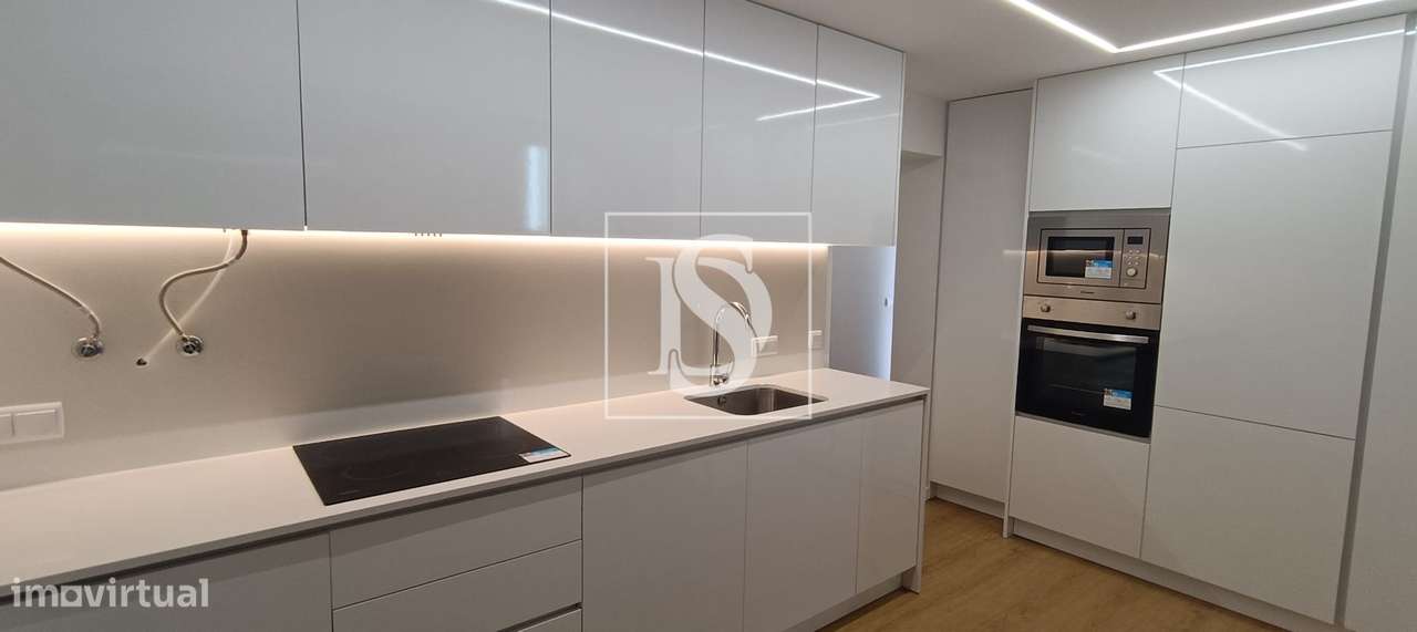 Moradia com terraço, em frente à PRAIA - Grande imagem: 3/39