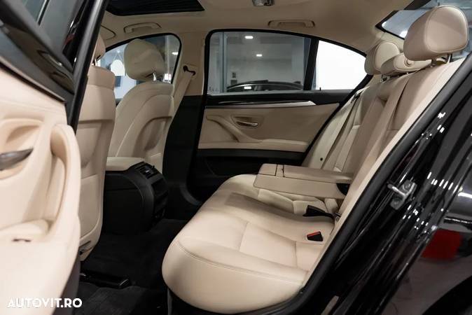 BMW Seria 5 520d Aut. Luxury Line - 26