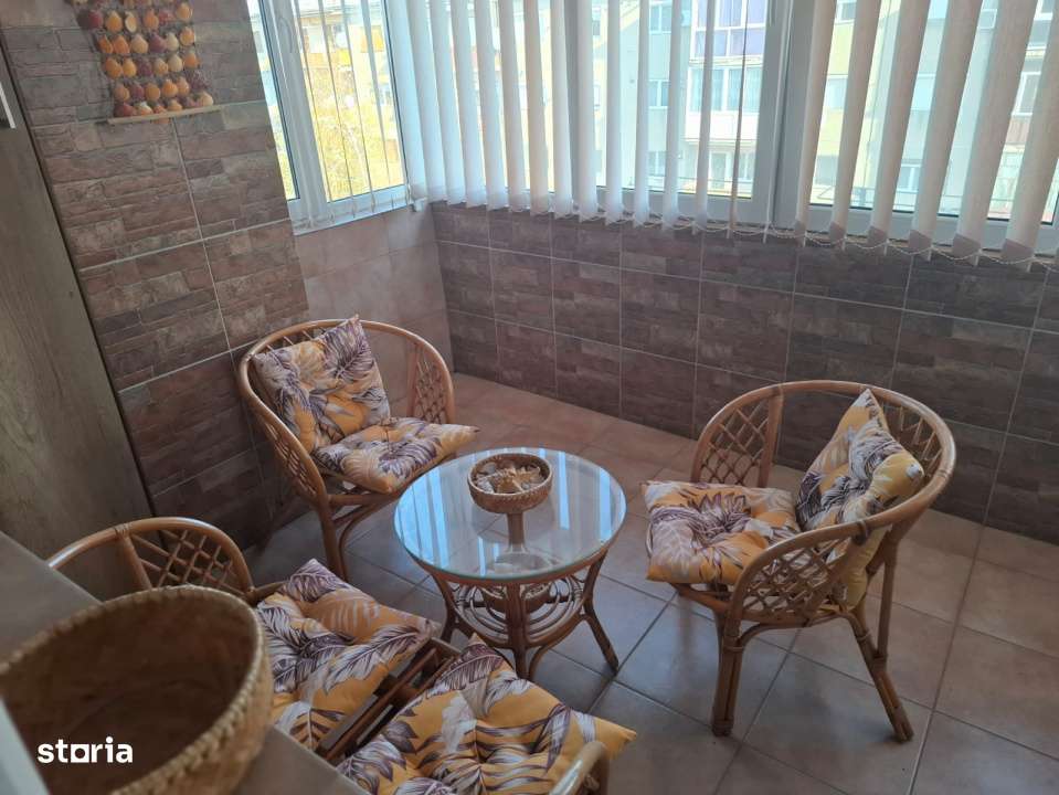 Apartament 4 camere  decomandate cu vedere pe doua parti in Nadlac-6