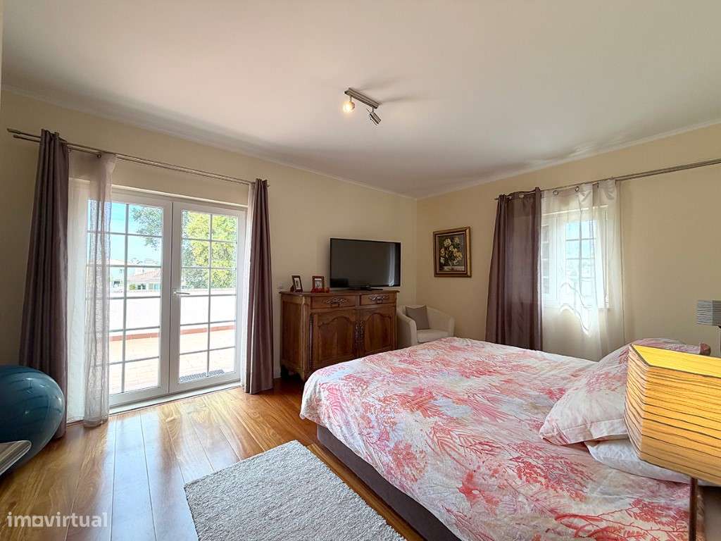 Moradia com Piscina, lote de 865 m2, a vendas nas Casas de Azeitão-25