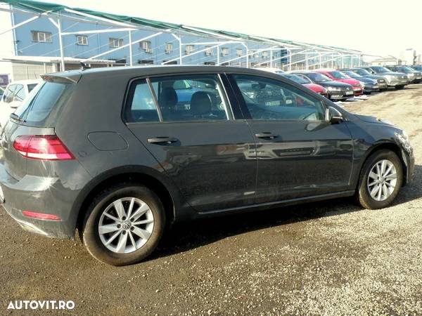 Volkswagen Golf 1.6 TDI Comfortline - 6