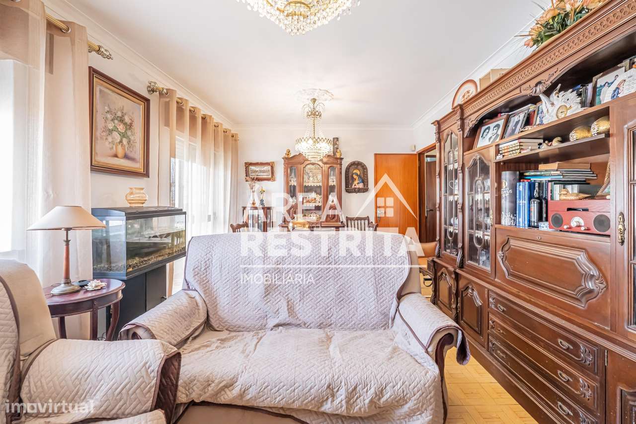 Apartamento T2 na Baixa da Banheira - junto à estação de comboio-5
