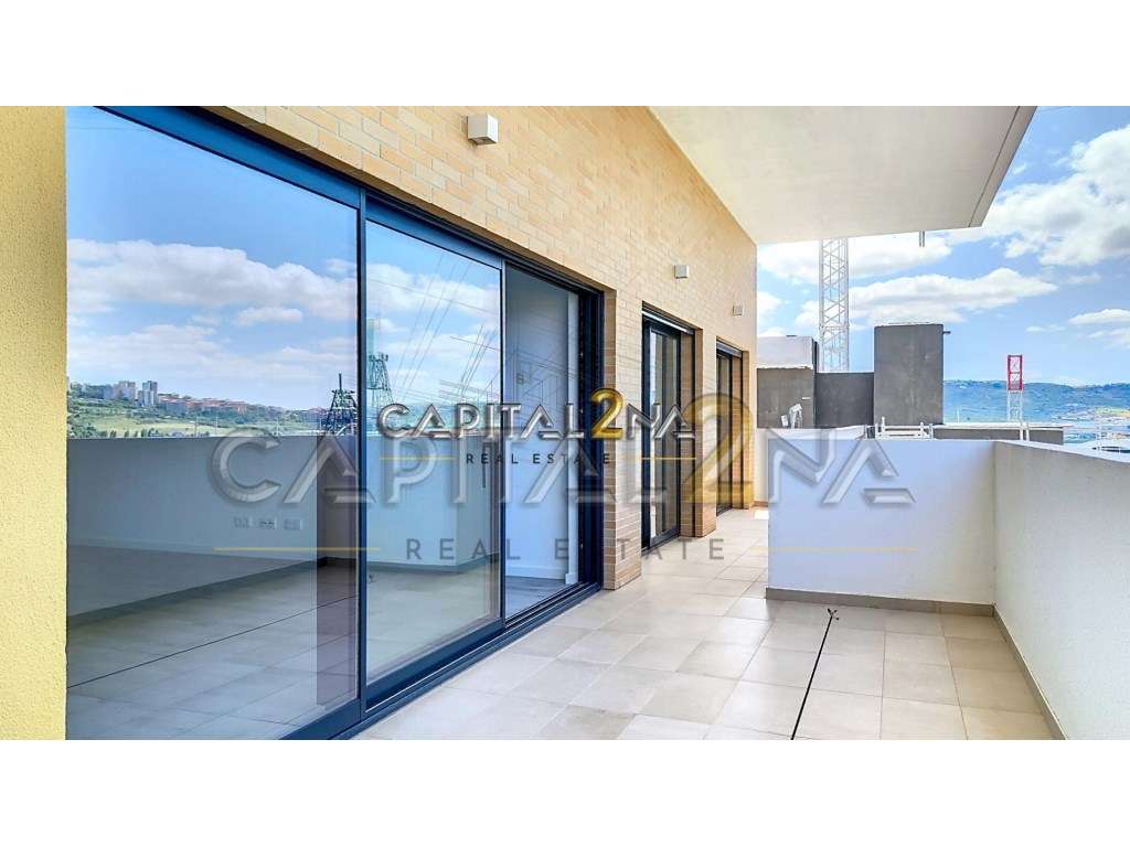 Penthouse T3 Duplex com Piscina Privada Aquecida, Terraço e Box par...-0