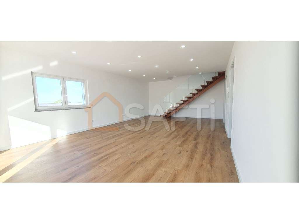 Moradia T5 Renovada com Piscina e Rooftop - Coimbrã, Peniche - Grande imagem: 4/29