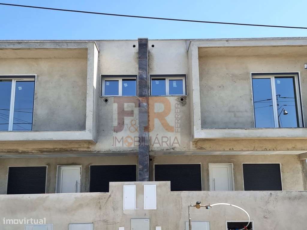 Moradia Duplex T4 com Pérgula e Piscina. FERNÃO FERRO-8