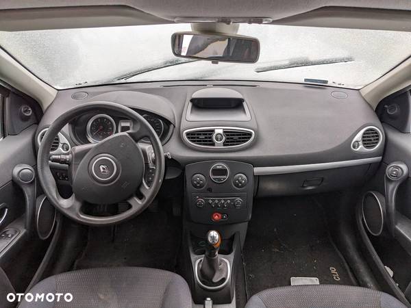 Renault Clio 2006 1.2L FWD TED69 na części - 7