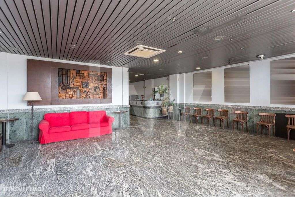 EXCELENTE ESPAÇO COMERCIAL NA BICA DO SAPATO - Grande imagem: 3/49