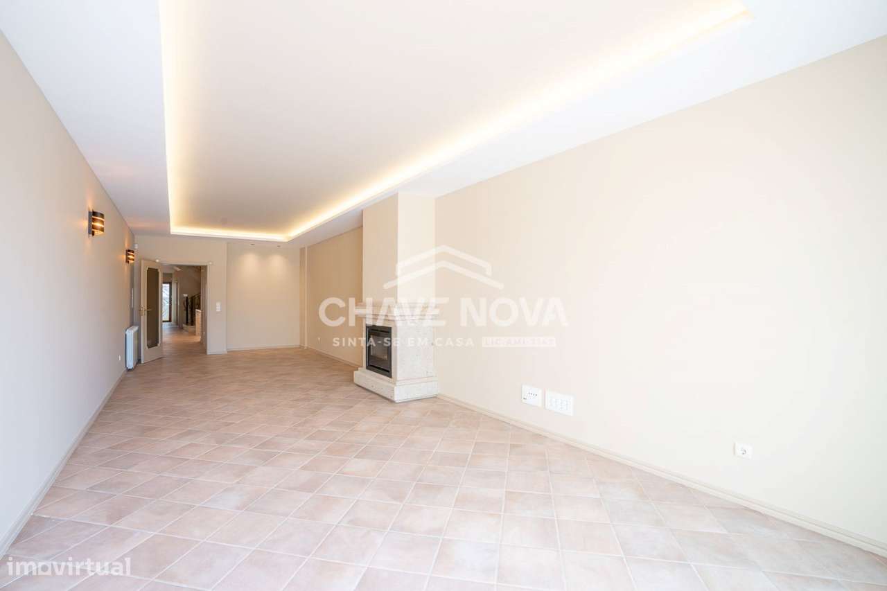 Moradia Geminada V2 Renovada em Coimbrões (Vila Nova de Gaia) - Grande imagem: 4/19