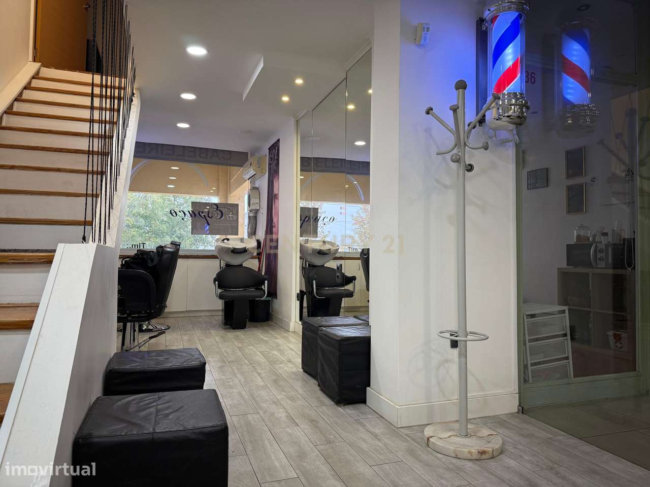 Loja totalmente equipada  – Santo António dos Cavaleiros-13