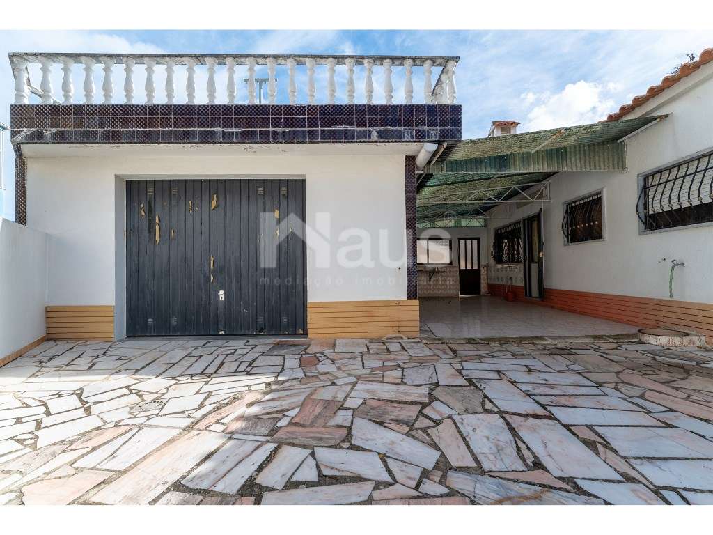 Moradia isolada T4 térrea com garagem-22