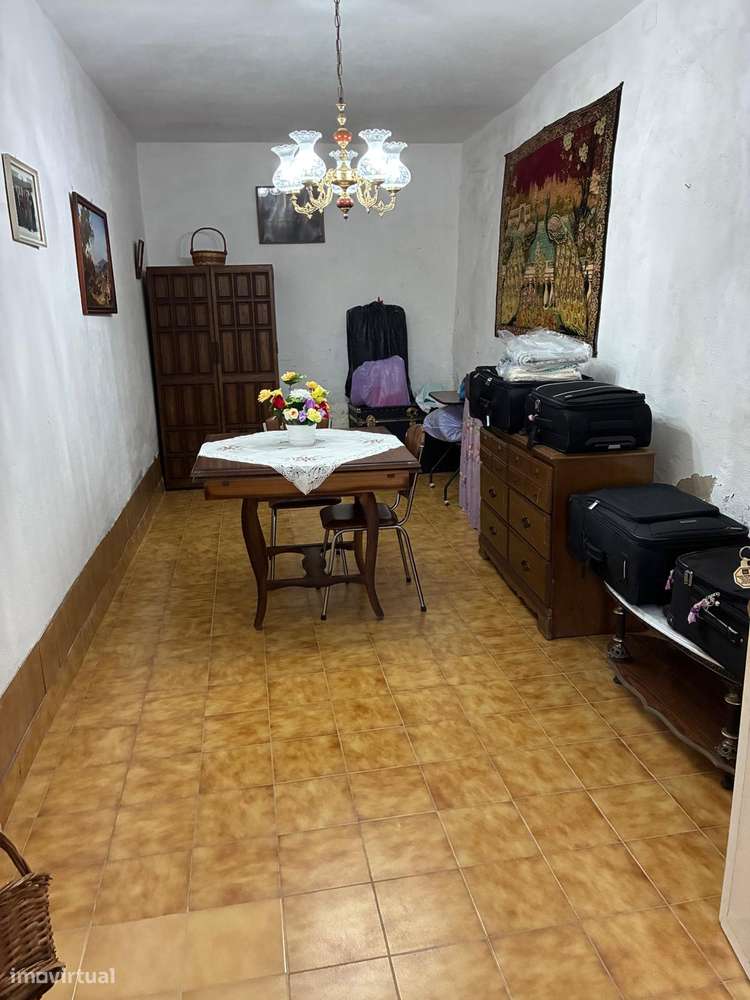 Moradia T5 Isolada com Jardim e Varanda-13