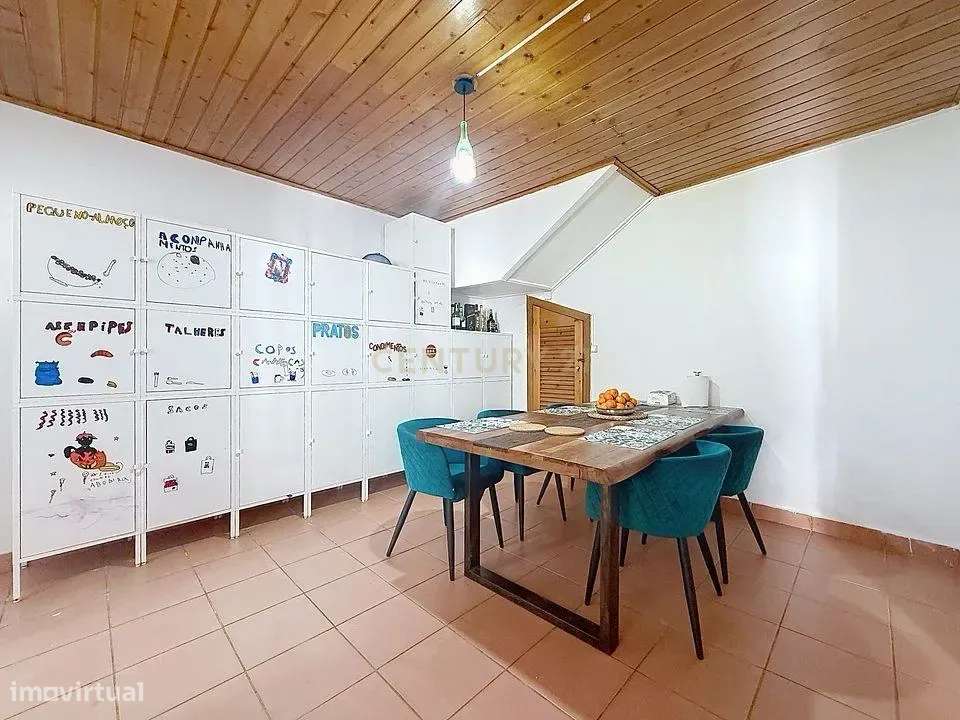 Moradia Única na Vila da Povoação – Um Verdadeiro Miradouro!-9