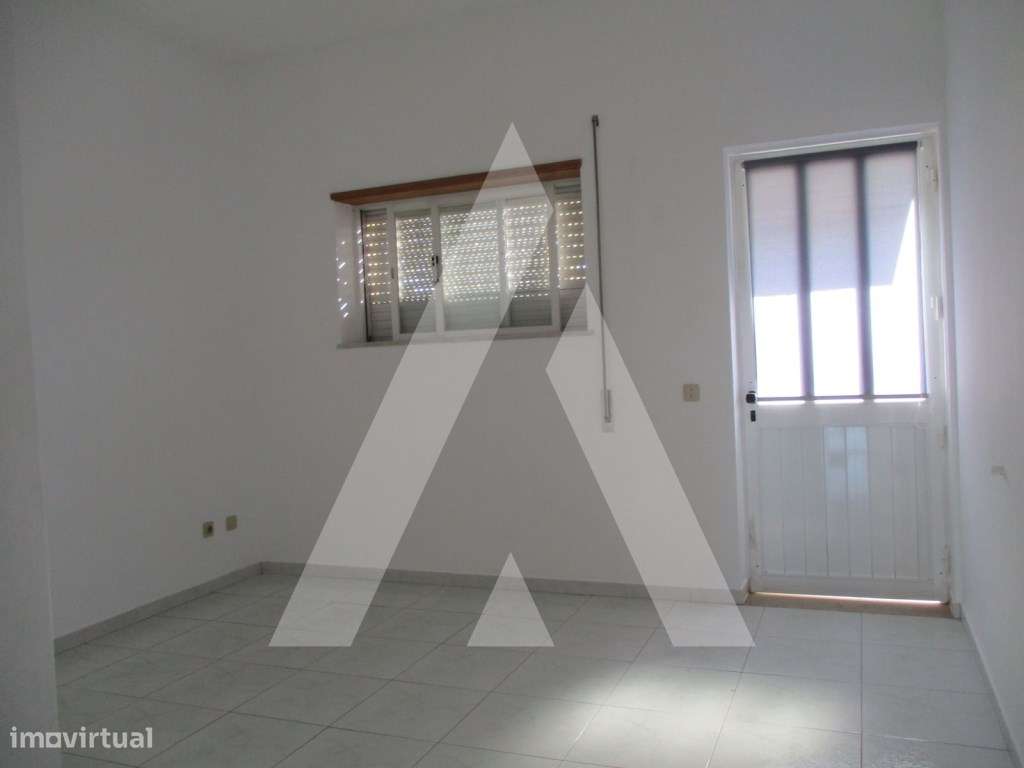 Loja no centro de Oliveira do Bairro - Grande imagem: 2/3