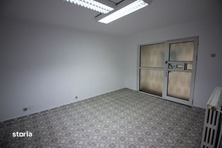 Vand spatiu comercial 70 mp, stradal, Carpati