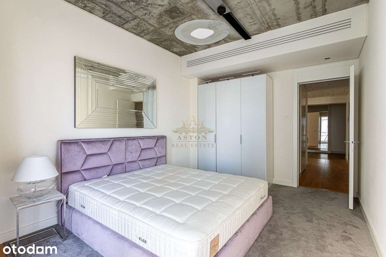 Spacious 5 room 227 sqm apartment on Złota 44-9