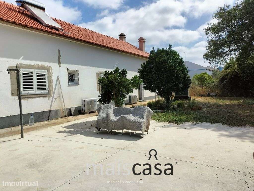 Moradia T3 com Tanque, Terreno e Linha de Água-16