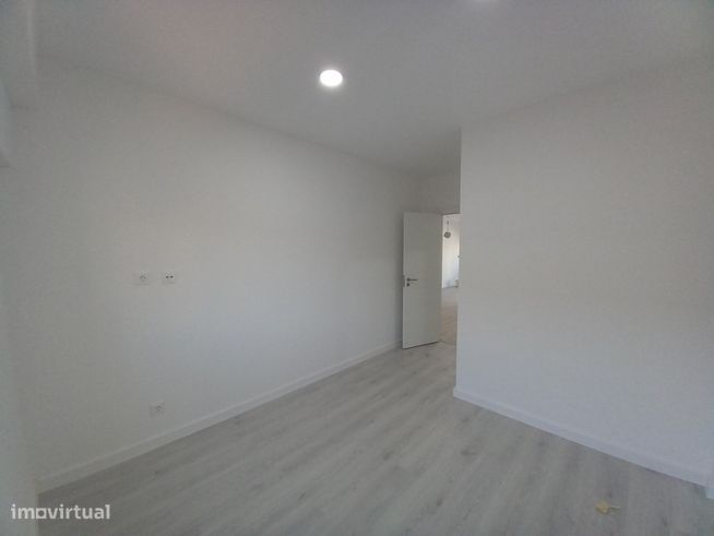 Apartamento Duplex Totalmente Remodelado na Costa da Caparica-19