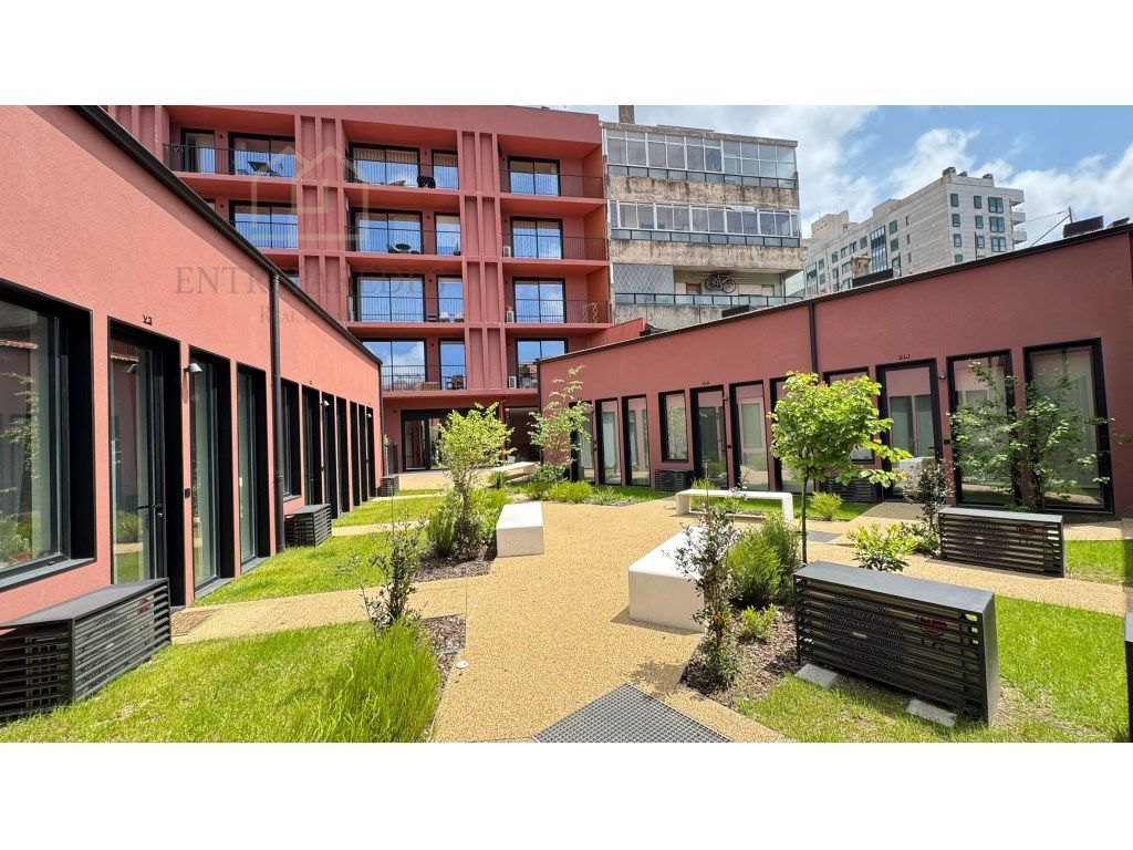 Apartamento T0 Mezzanine para arrendar - Rua Santos Pousada, Porto - Grande imagem: 1/17