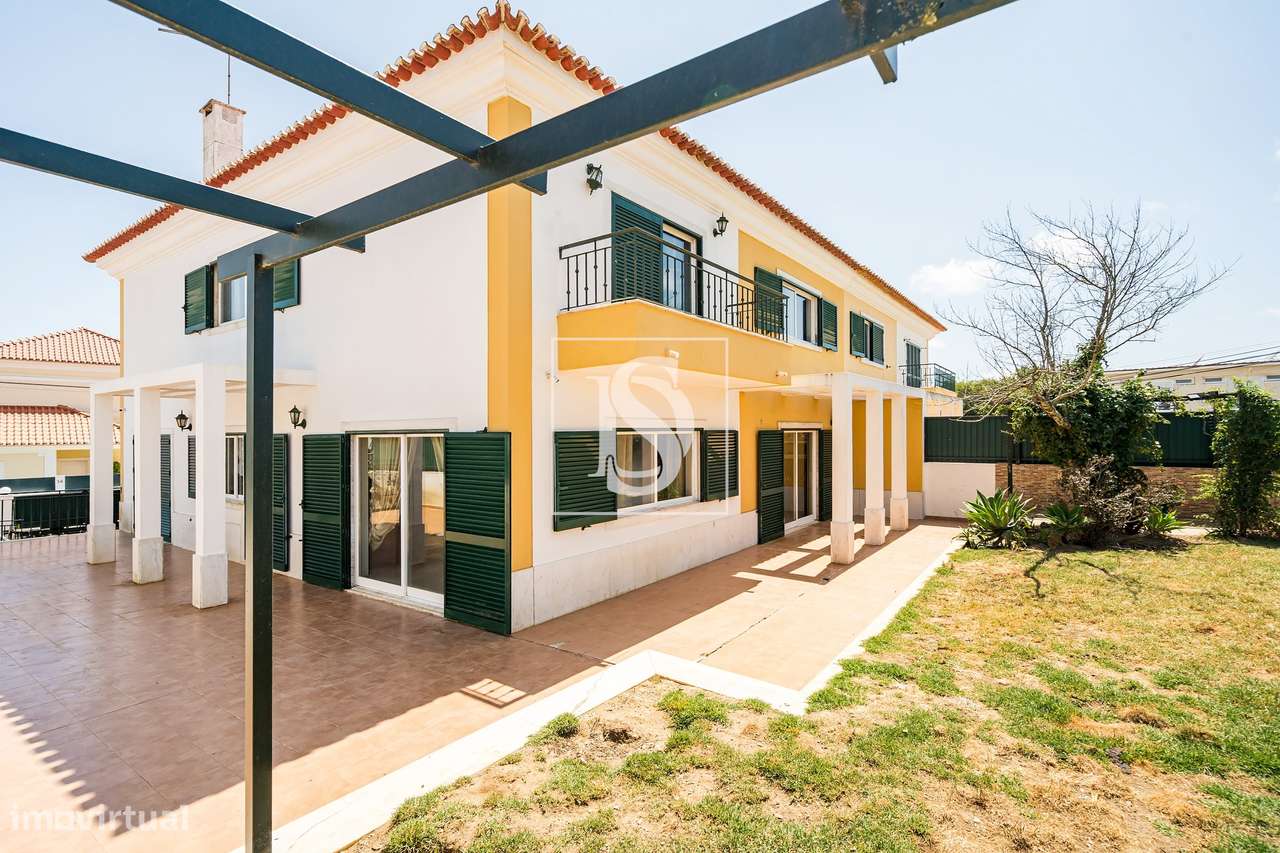 Moradia T5 em Manique de Cima com 3 Pisos-24