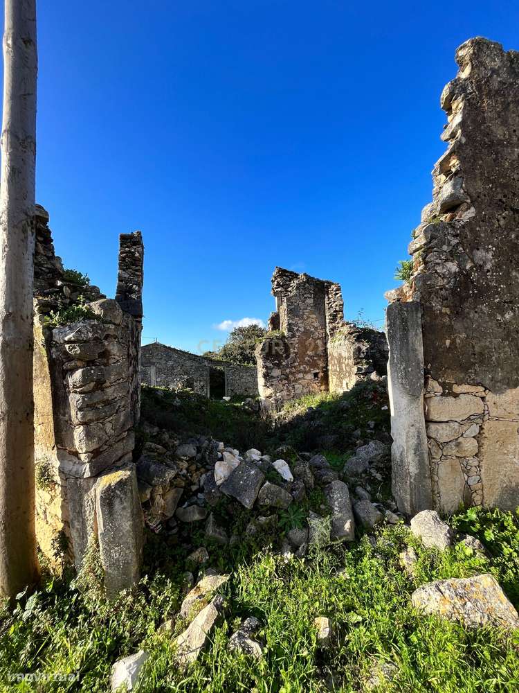 TERRENO COM RUINA VISTA SERRA - Grande imagem: 5/6