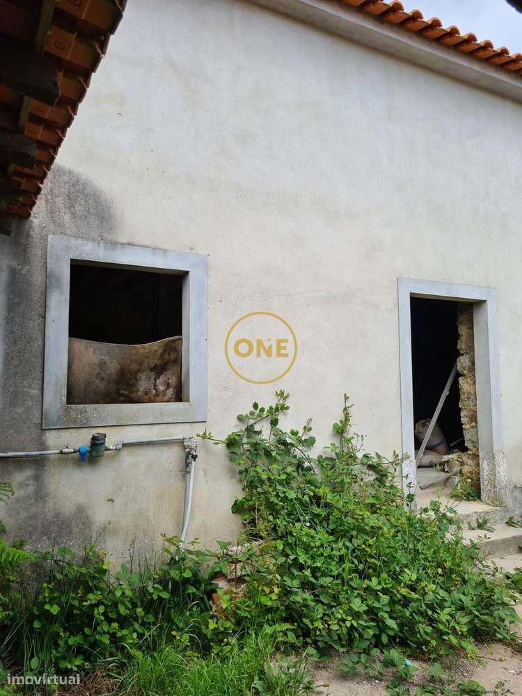 Moradia Exclusiva para reconstrução, com Projeto Aprovado e Licença a-10