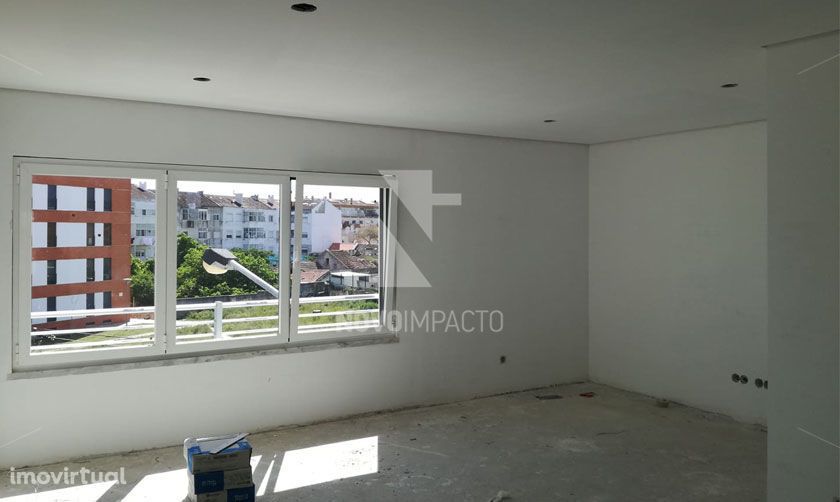 Montijo - Apartamento T4 duplex c/ parqueamento e Terraços