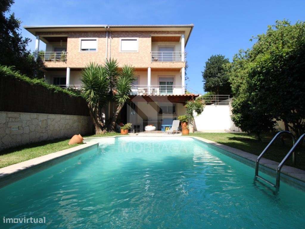 Moradia Geminada T4 Escritorio Com Piscina Em Rendufe Amares Exc