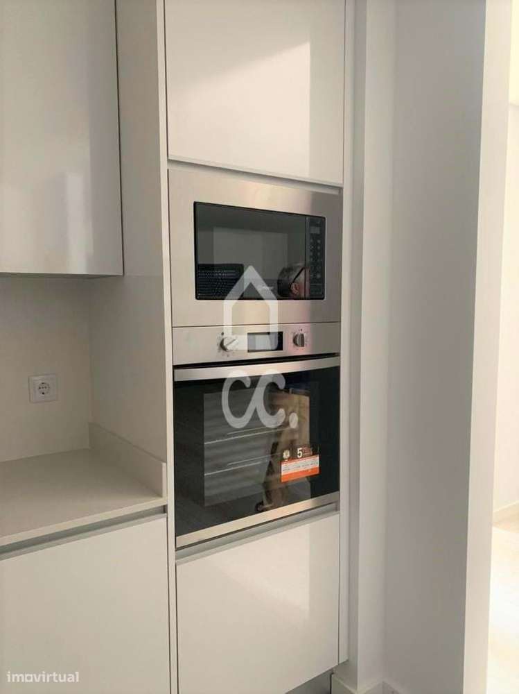 T2 com Terraço, a estrear, em zona privilegiada da Margem Sul - Grande imagem: 3/23